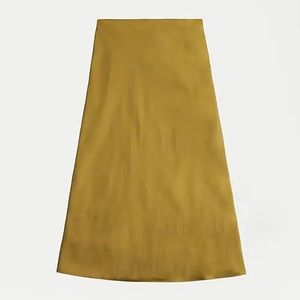 NWT PULL ON SLIP SKIRT